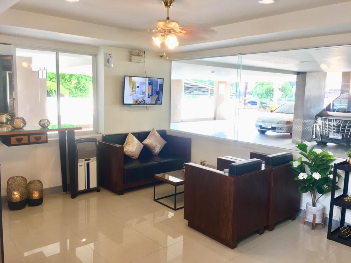 The Greenery Central Suite & Hotel Chiang Mai Bagian luar foto