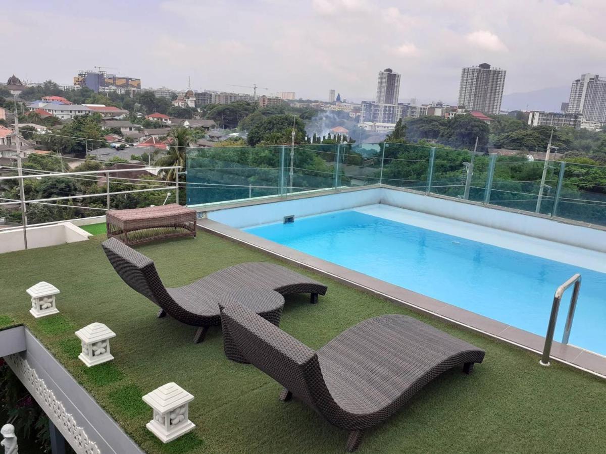 The Greenery Central Suite & Hotel Chiang Mai Bagian luar foto